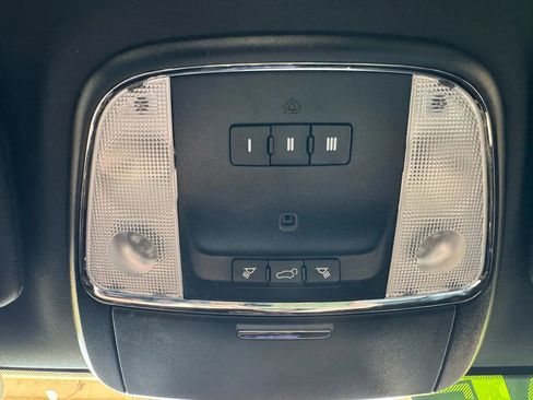 Used 2019 Jeep Grand Cherokee Limited image 17