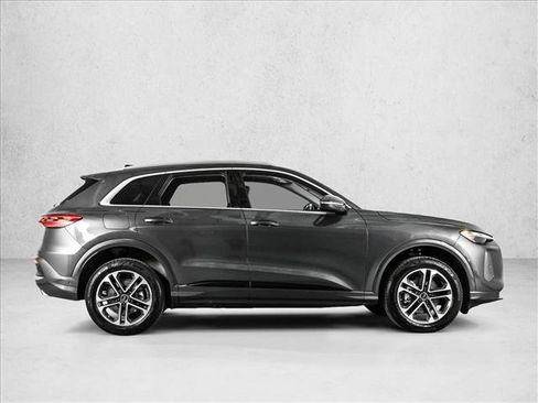 Certified 2025 Audi Q5 Premium w/ Convenience Package image 4