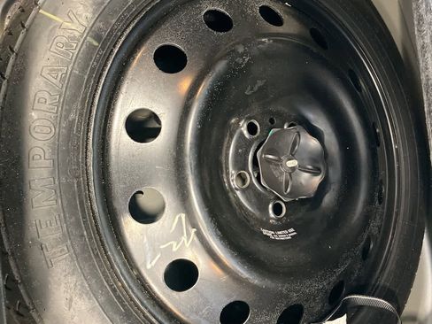 Used 2017 Chrysler 300 S image 28