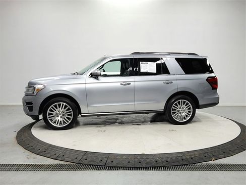 Used 2024 Ford Expedition Limited image 4