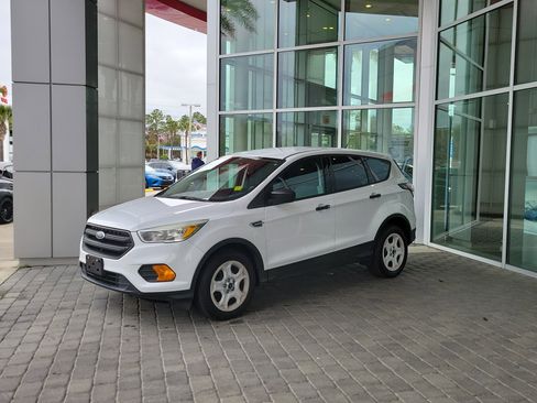 Used 2017 Ford Escape S image 1