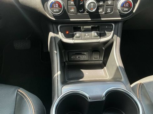 Used 2024 GMC Terrain AT4 w/ Tech Package AWD/4WD image 13