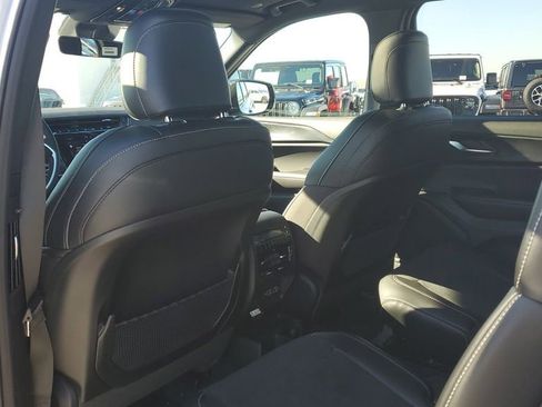 New 2025 Jeep Grand Cherokee L Altitude image 16