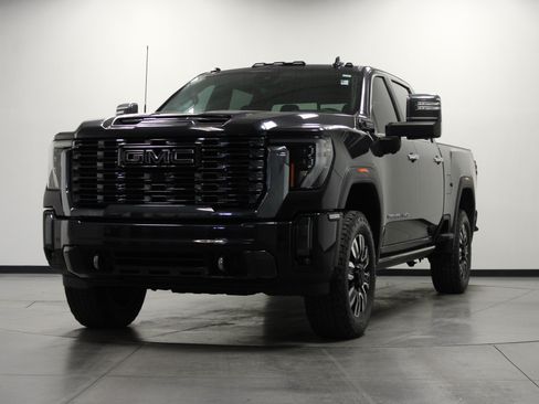 Used 2024 GMC Sierra 3500 Denali Ultimate AWD/4WD image 8