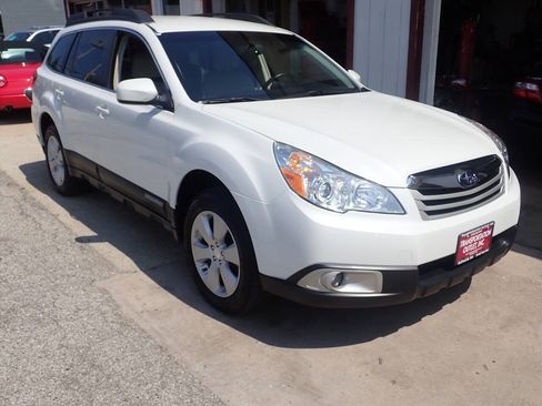 Used 2011 Subaru Outback 2.5i Premium w/ All-Weather Pkg AWD/4WD image 22