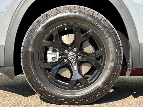 New 2025 Volkswagen Atlas Peak Edition SE image 26