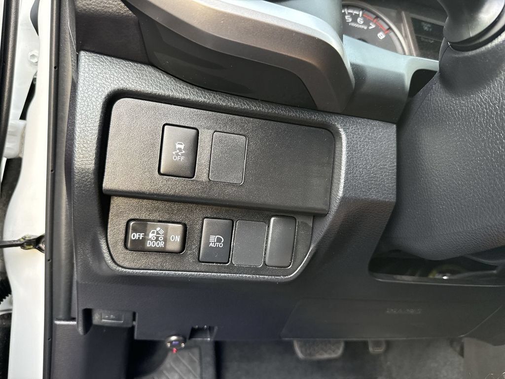 Used 2023 Toyota Tacoma SR5 RWD image 18