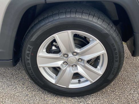 Certified 2022 Jeep Compass Latitude w/ Convenience Group image 17