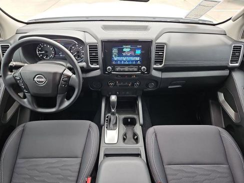 Certified 2024 Nissan Frontier SV w/ Technology Package image 18