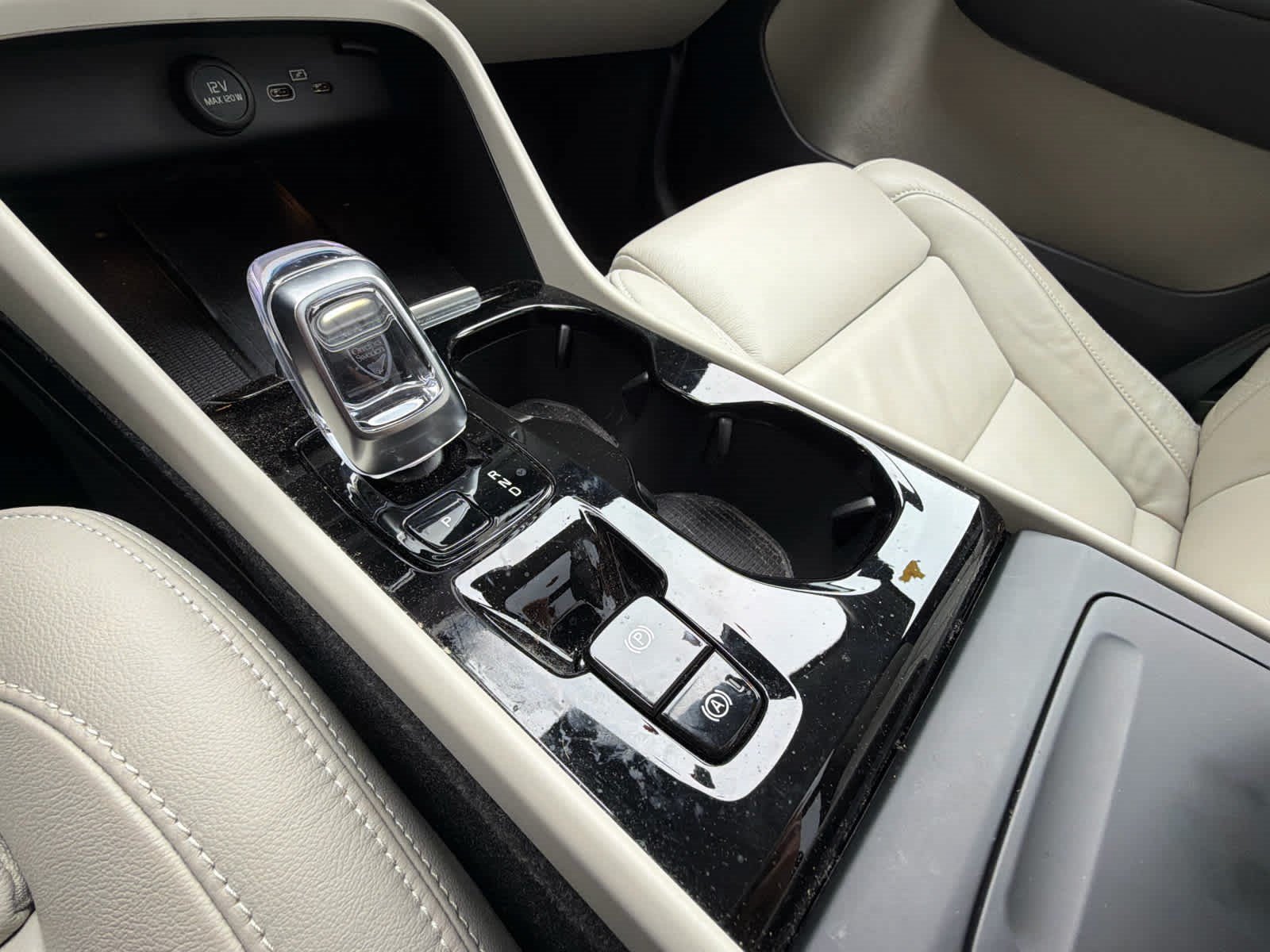 Used 2024 Volvo XC40 B5 Plus w/ Climate Package AWD/4WD image 29