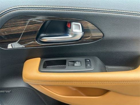Used 2021 Chrysler Pacifica Pinnacle image 25