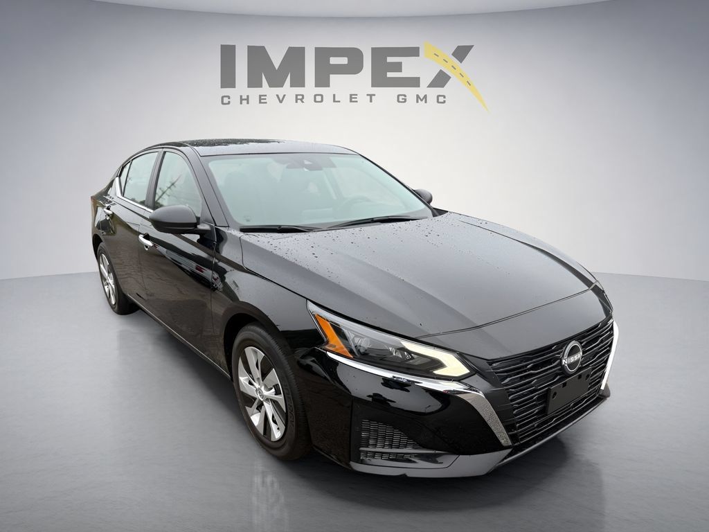 Used 2025 Nissan Altima 2.5 S FWD image 6