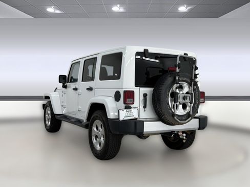 Used 2014 Jeep Wrangler Unlimited Sahara w/ Connectivity Group AWD/4WD image 3