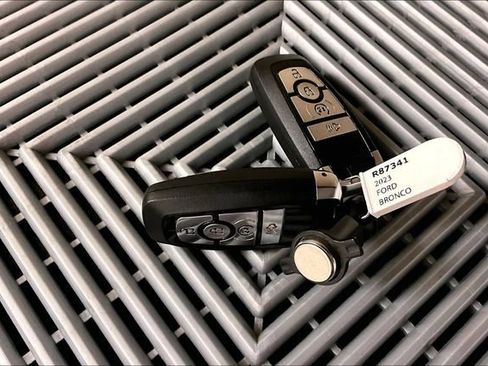 Used 2023 Ford Bronco Black Diamond w/ Sasquatch Package image 11