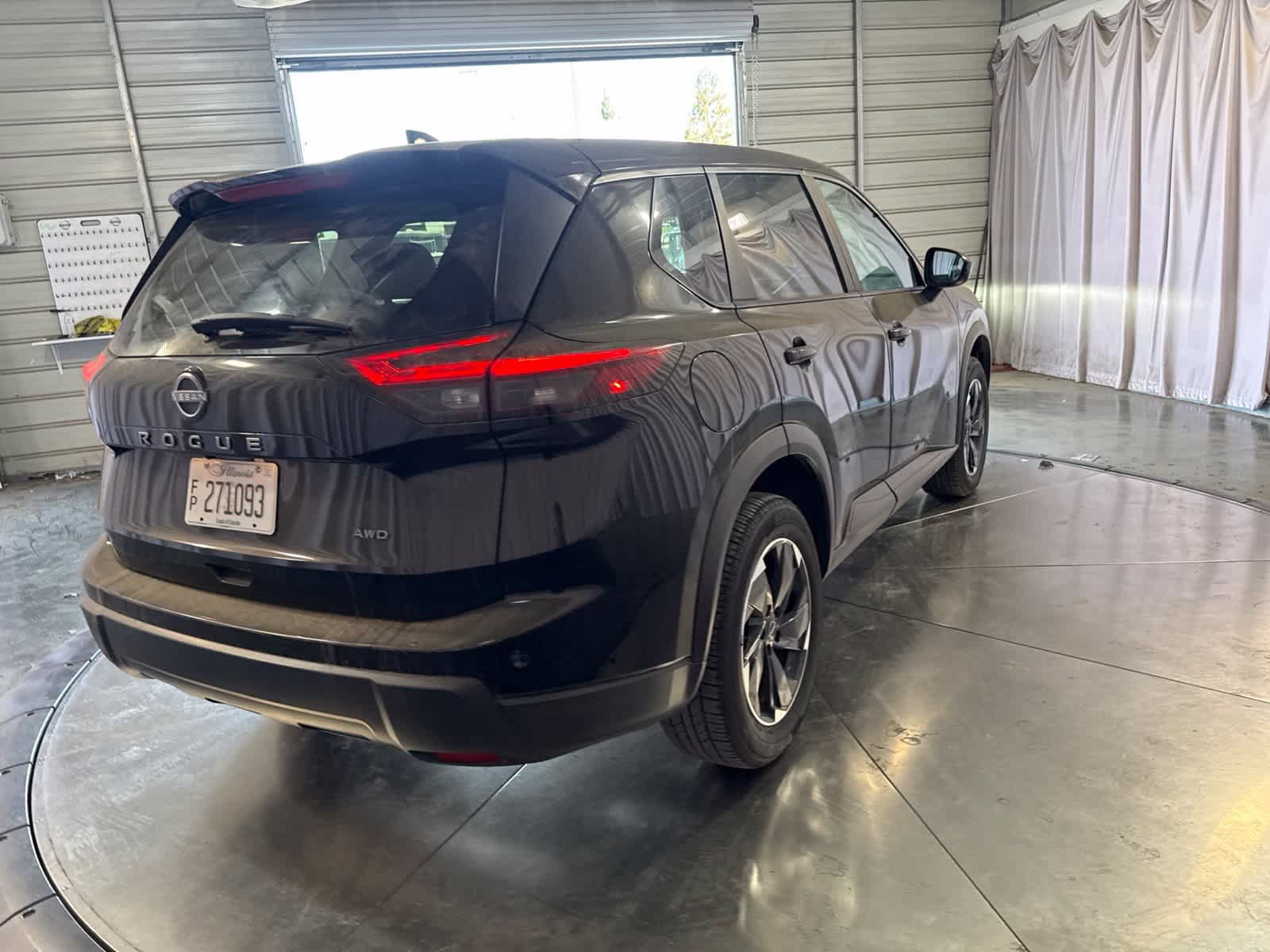 Used 2025 Nissan Rogue SV AWD/4WD image 5
