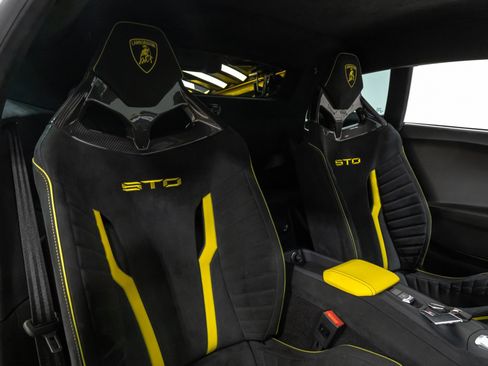 Used 2022 Lamborghini Huracan STO RWD image 67