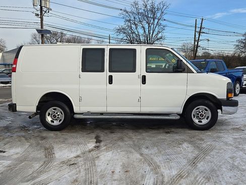 Used 2024 GMC Savana 2500 w/ Driver Convenience Package image 9