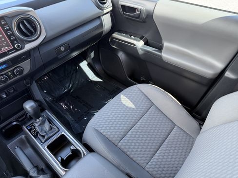 Used 2022 Toyota Tacoma SR5 w/ Technology Package RWD image 16