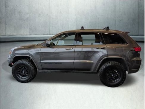 Used 2019 Jeep Grand Cherokee Altitude AWD/4WD image 2