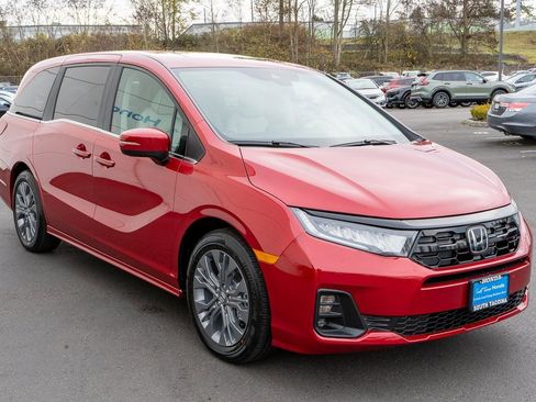New 2026 Honda Odyssey Touring image 4