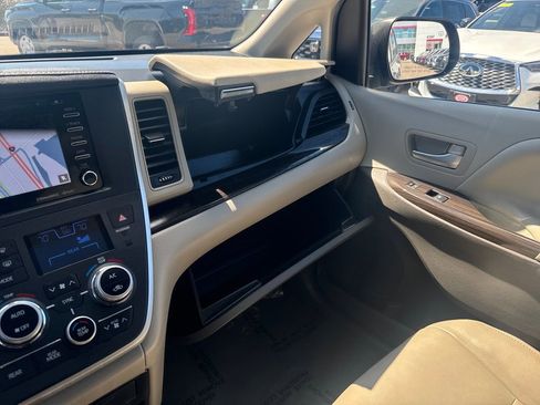 Used 2020 Toyota Sienna XLE w/ XLE Navigation Package AWD/4WD image 34