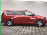 New 2026 Chrysler Pacifica Select image 4