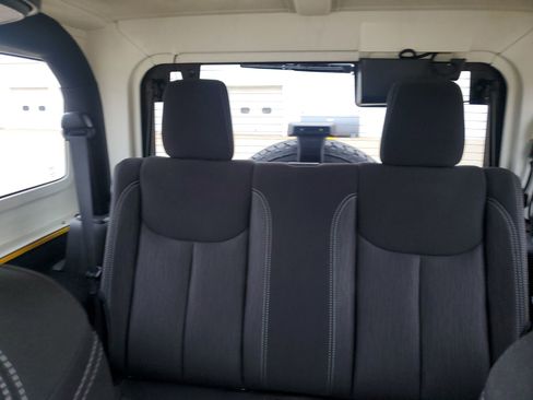 Used 2015 Jeep Wrangler Sahara image 14