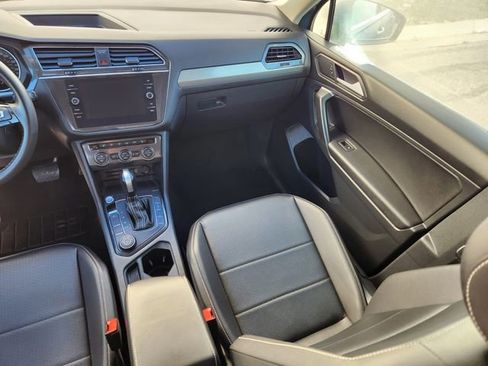 Used 2021 Volkswagen Tiguan SE image 14