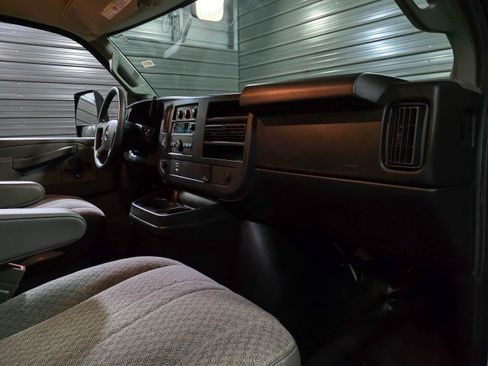 Used 2017 GMC Savana 4500 RWD image 15