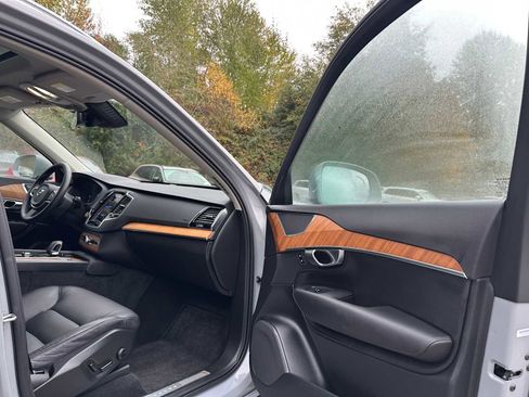 Certified 2025 Volvo XC90 B6 Plus image 11