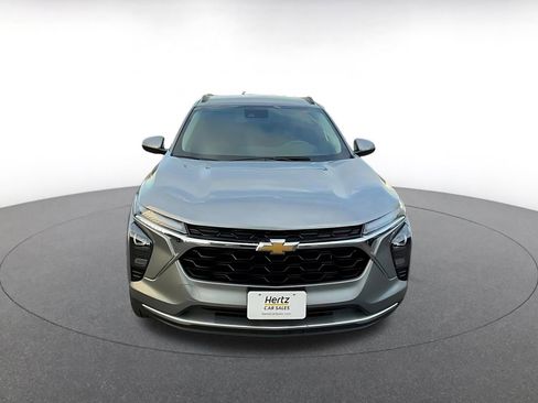 Used 2025 Chevrolet Trax LT image 4