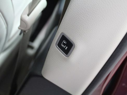 Used 2017 Chrysler Pacifica Limited w/ UConnect Theater Package image 30