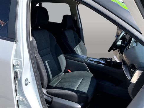 Used 2024 Nissan Rogue SV AWD/4WD image 8