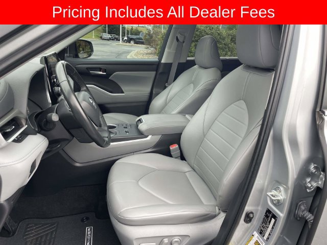 Used 2023 Toyota Highlander XLE FWD image 18
