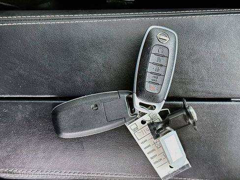 Used 2024 Nissan Rogue SV FWD image 34