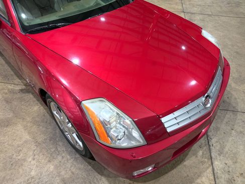 Used 2005 Cadillac XLR RWD image 32