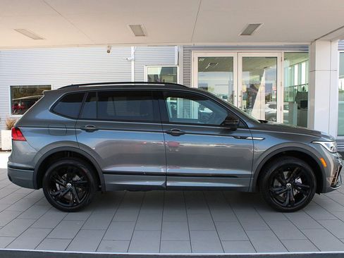 Used 2024 Volkswagen Tiguan SE R-Line image 24