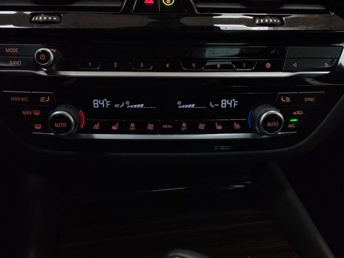 Used 2023 BMW 530e xDrive w/ Premium Package image 12