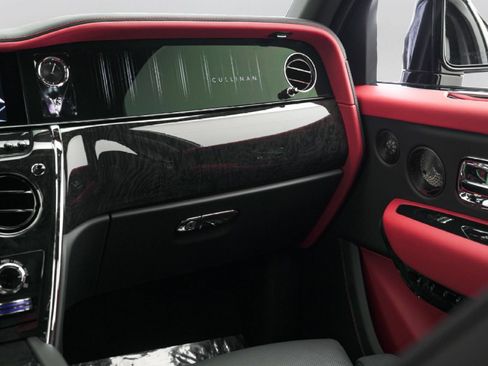 Certified 2025 Rolls-Royce Cullinan AWD/4WD image 27