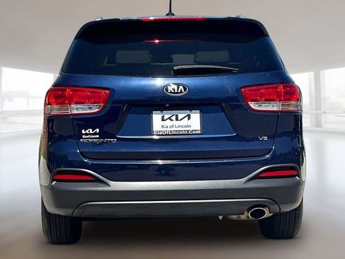 Used 2017 Kia Sorento AWD image 5