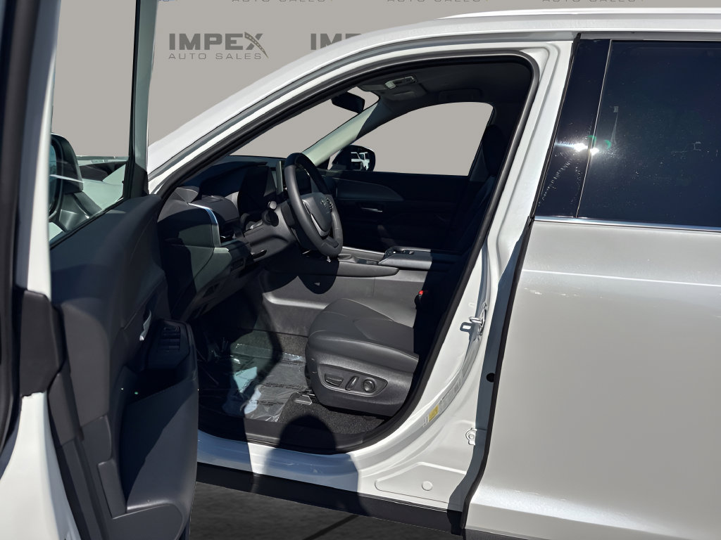 Used 2026 Toyota Grand Highlander XLE FWD image 33