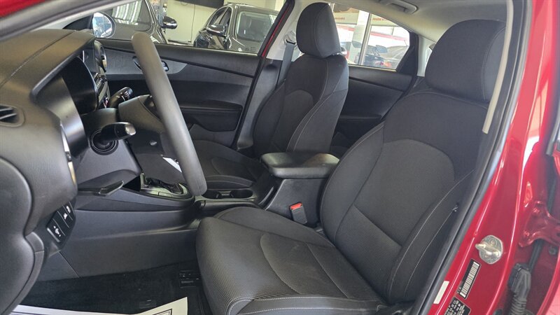 Used 2019 Kia Forte LXS FWD image 10