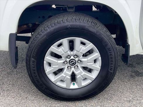 Used 2022 Nissan Frontier SV w/ Technology Package image 9