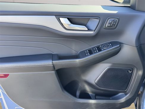 Used 2025 Ford Escape SE w/ PHEV Premium Package image 13