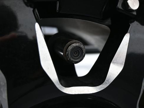 Used 2018 Jeep Wrangler Unlimited Sahara w/ Connectivity Group image 31