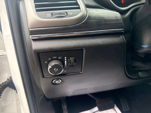 Used 2020 Jeep Grand Cherokee Limited AWD/4WD image 14