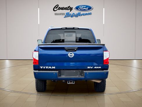 Used 2017 Nissan Titan SV AWD/4WD image 4