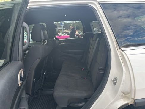 Used 2017 Jeep Grand Cherokee Laredo image 8