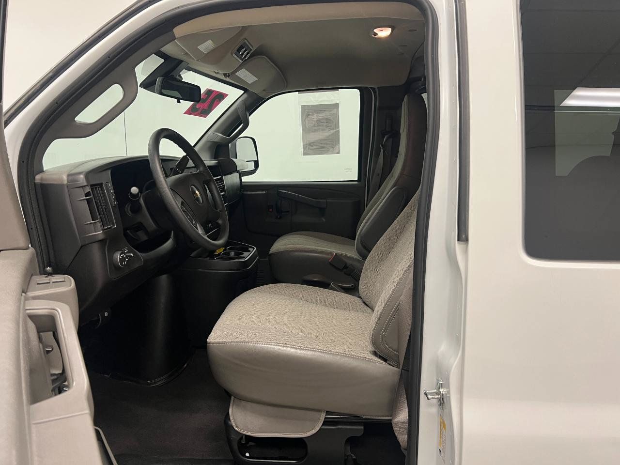 Used 2025 Chevrolet Express 3500 LT w/ LT Preferred Equipment Group RWD image 27