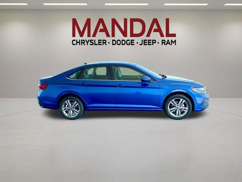 Used 2024 Volkswagen Jetta SE FWD image 4